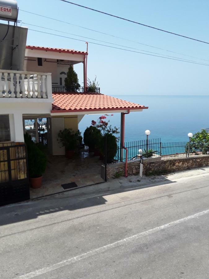 Odhisea Hotel Restaurant Qeparo Exterior foto
