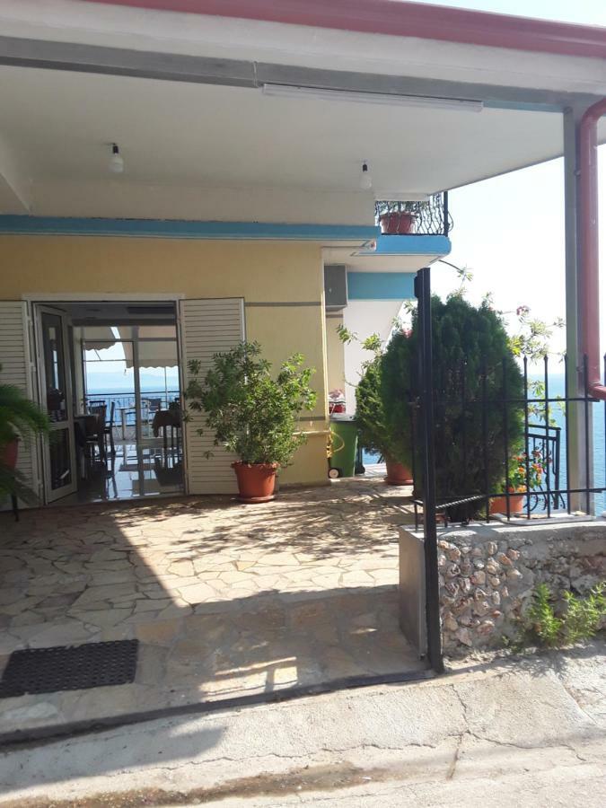 Odhisea Hotel Restaurant Qeparo Exterior foto